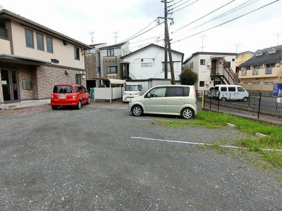 【駐車場】 | Ｔ・メゾンリビエール | いつでも目の届く敷地内に駐車場があります♪荷物がかさばりがちなお買物にも、敷地内駐車場があると便利ですよね☆