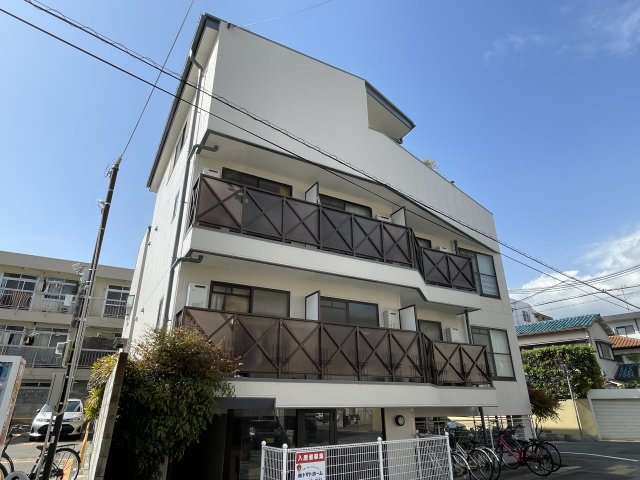 リンダプラヤ甲子園の外観