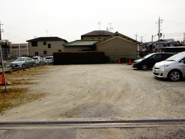 コーポ都築の駐車場
