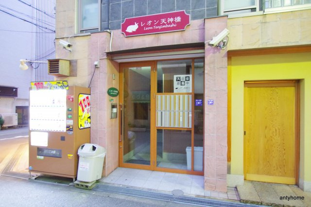 レオン天神橋　仲介手数料無料のエントランス