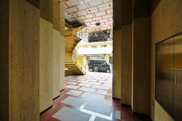 アルファプラザのエントランス