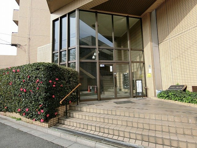 メゾンクレストのエントランス