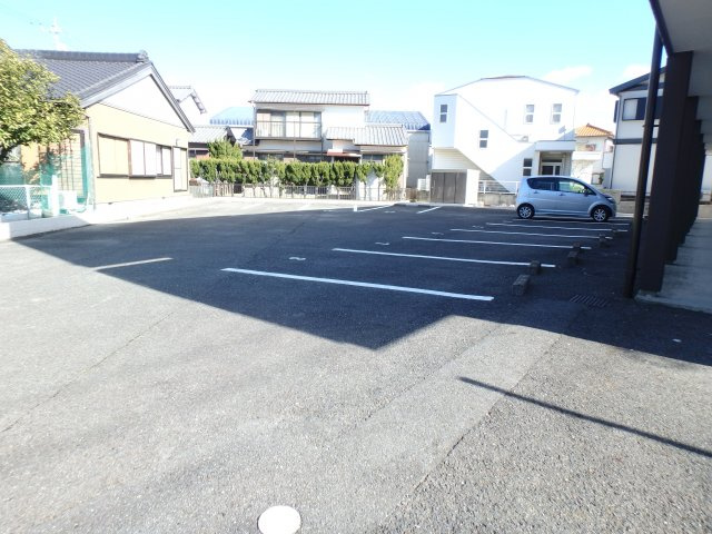 ハイツジュンの駐車場