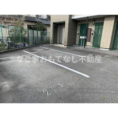 【駐車場】 | アルカサル華 | 敷地内駐車場で便利です。