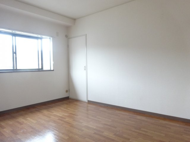 ファミーユ宝塚（山本中）の洋室