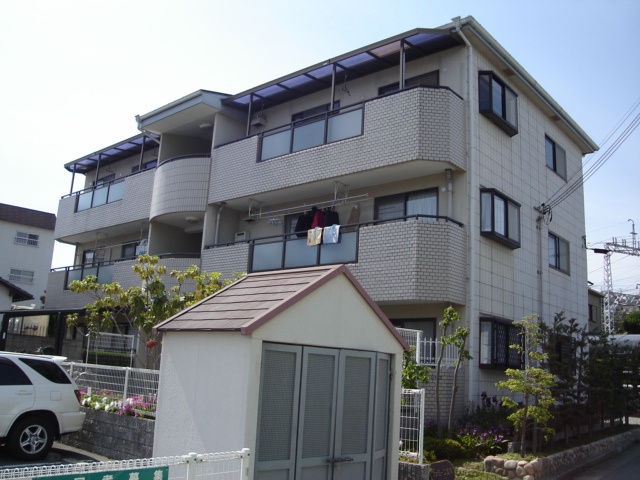 ファミーユ宝塚（山本中）の外観