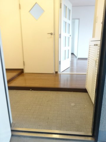 ファミーユ宝塚（山本中）の玄関