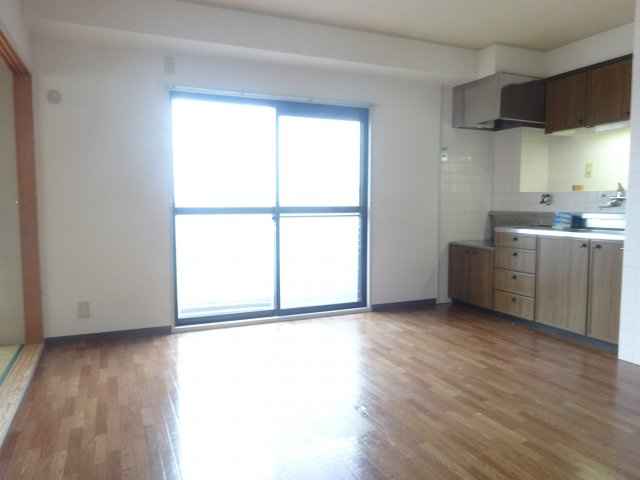 ファミーユ宝塚（山本中）の居間・リビング