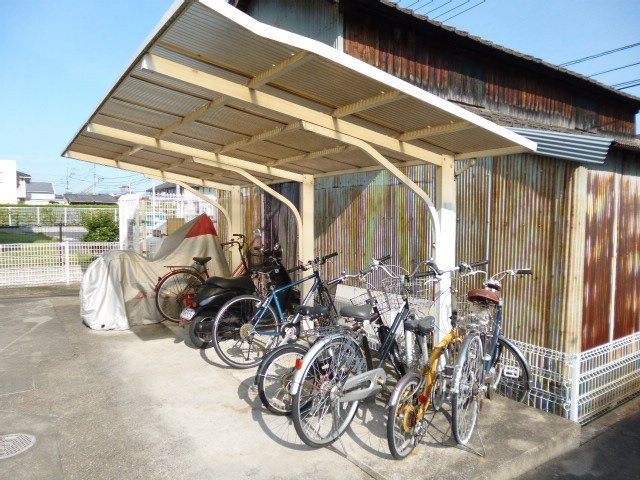 倉敷市中庄のアパートのその他共用部分|自転車置き場