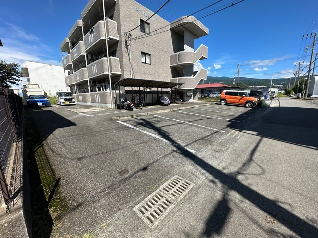 バードバレーＷＥＳＴの駐車場