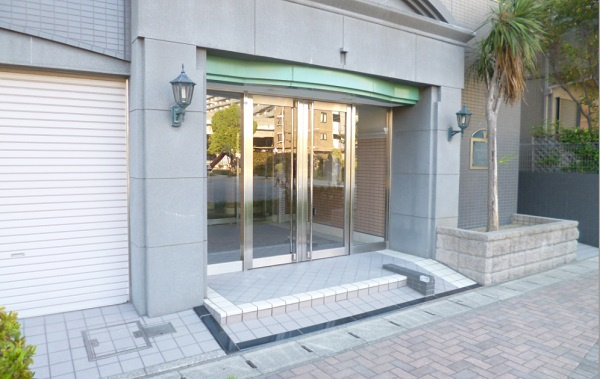 ローズガーデンＫ132番館のエントランス