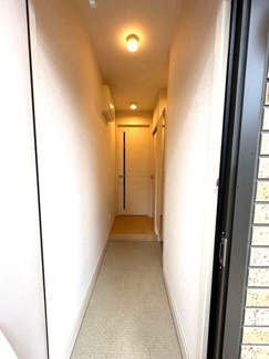 【展望】 | 玄関から室内への景観です♪右手にトイレ、正面にリビングダイニングキッチンがあります★