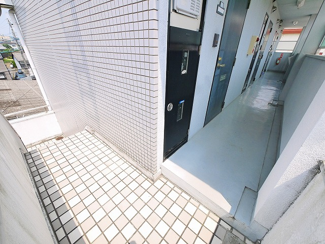 シティパレス西大寺P-6のエントランス|落ち着いたエントランスです
