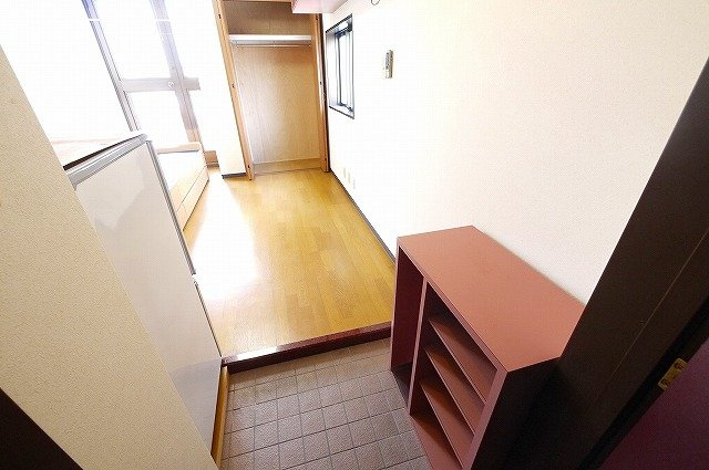 ナカタニマンションの玄関|明るい玄関です