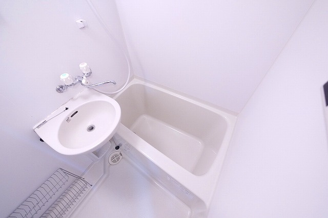 ナカタニマンションの浴室|ゆったり過ごせるお風呂です