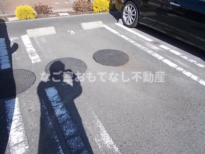 【駐車場】 | フィガロ | 敷地内駐車場で便利です。
