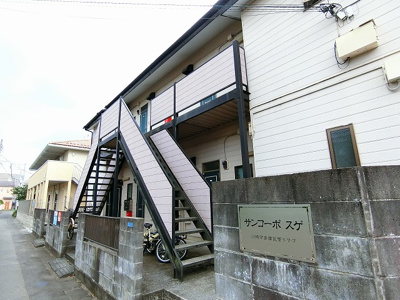 【エントランス】 | サンコーポスゲ | 共用部です♪雨に濡れずにお部屋に入ることができ、荷物が多い日も便利ですね☆