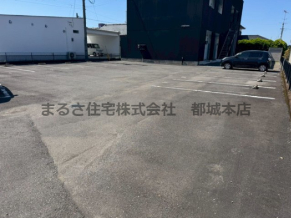 コンフォーティアの駐車場