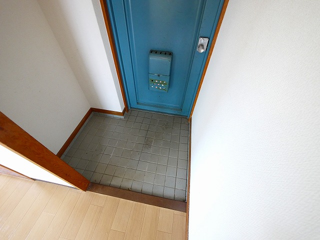 仲嶌マンションの玄関|収納もある玄関です