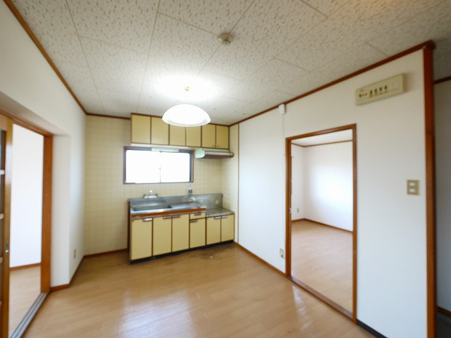仲嶌マンションの内装|ゆったり過ごせるリビングです