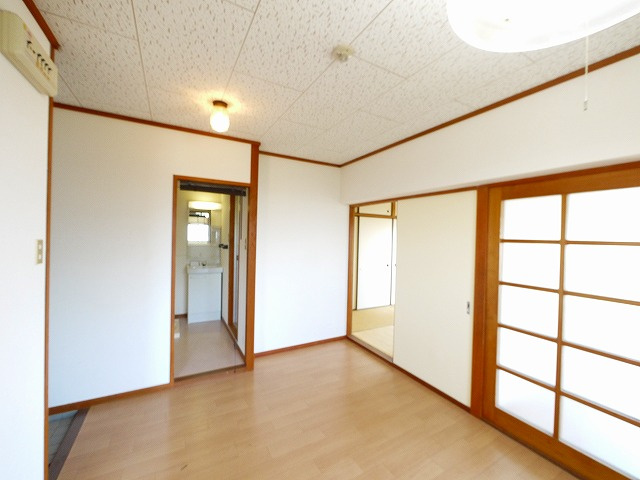 仲嶌マンションの寝室|ゆったりした洋室です