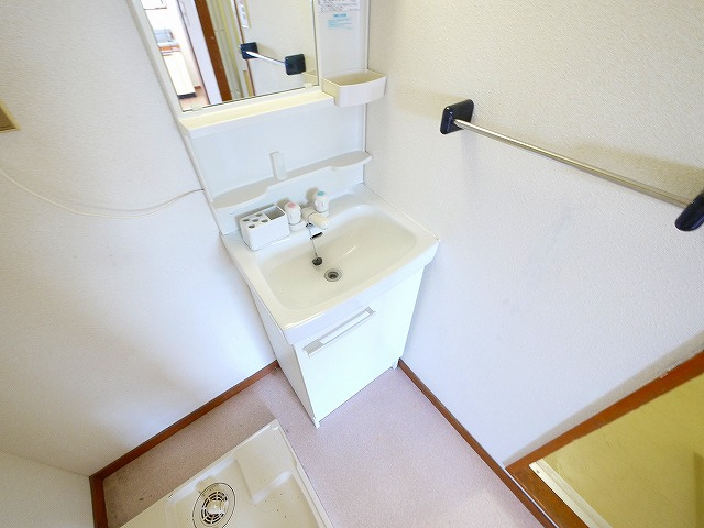 仲嶌マンションの洗面所|コンパクトで使いやすい洗面所
