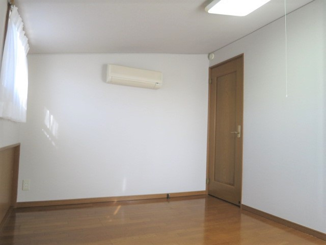 大泉町２丁目貸家の子供部屋|既存エアコンはそのままお使いいただけます。(全ての部屋:設備外)