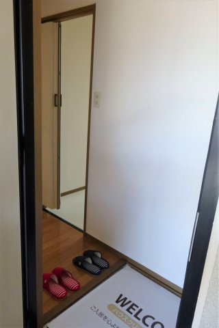 ピュアハウス絹の玄関