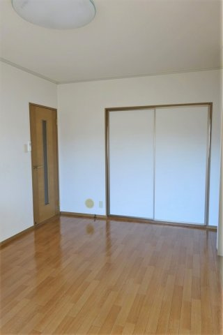 ピュアハウス絹の居間・リビング