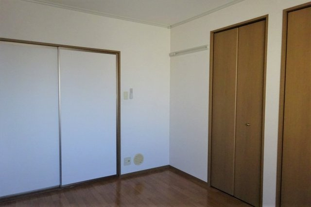 ピュアハウス絹の洋室