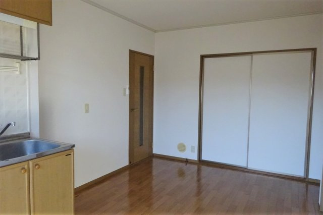 ピュアハウス絹の居間・リビング