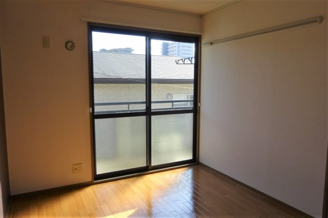 ピュアハウス絹の洋室