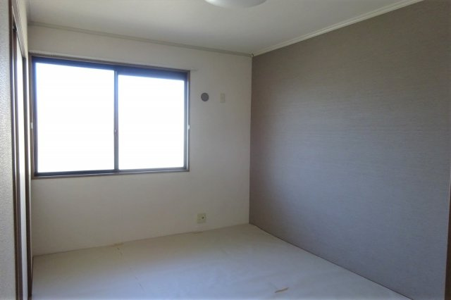 ピュアハウス絹の洋室