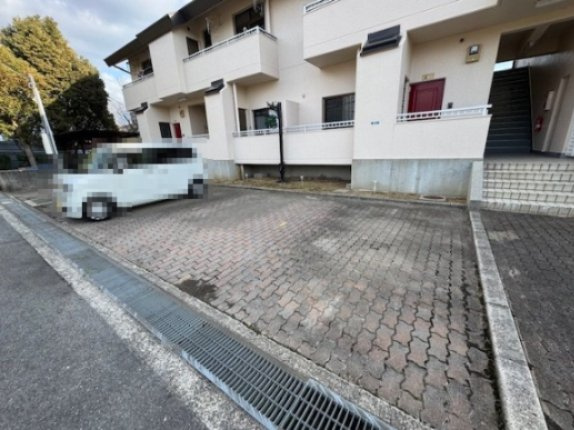 パインアベニューの駐車場