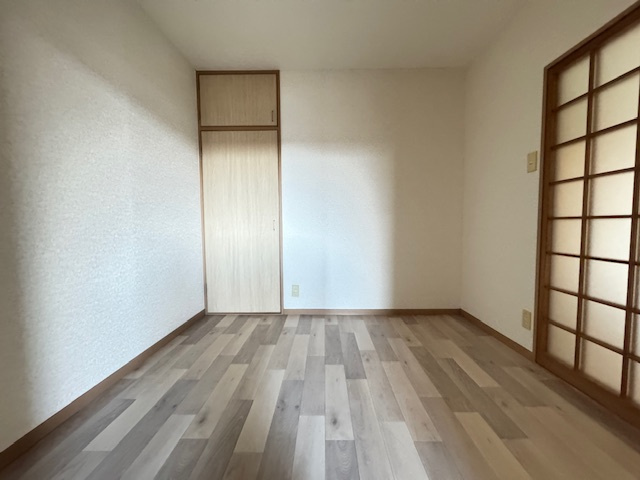 パインアベニューの洋室