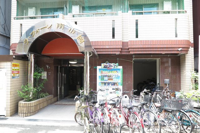 ラフォーレ南市岡のエントランス
