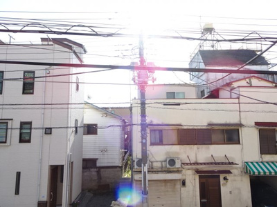 【展望】 | 杉浦アパート | 杉浦アパート　和室７帖の窓からの眺望　南向きで日当たり良好です！