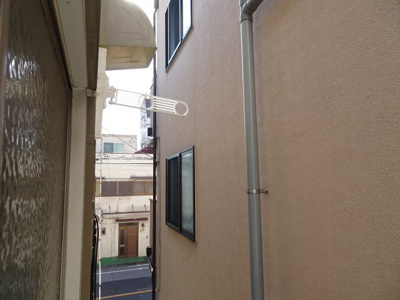 【展望】 | 杉浦アパート | 杉浦アパート　和室６帖の窓からの眺望　西向きです。　こちらに物干しがあります。