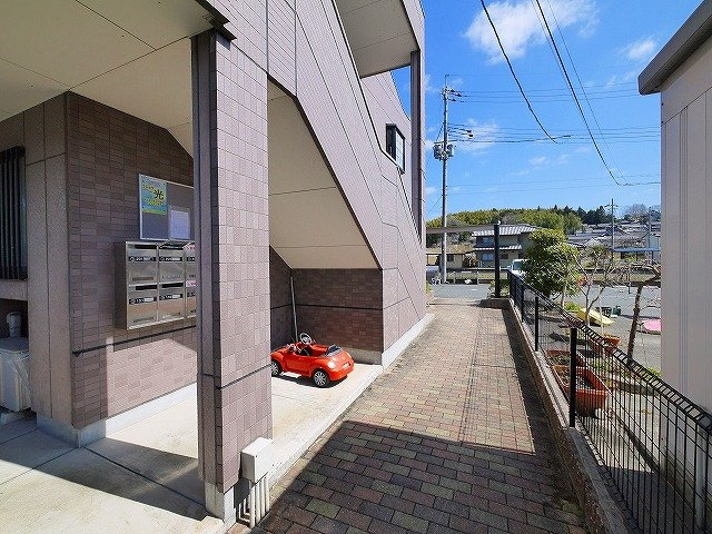 ＣＡＳＡ　ＡＬ　ＤＥＮＴＥ（カーサアルデンテ）のエントランス|出入りがしやすいエントランスです