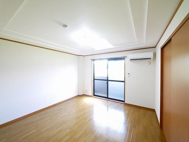 ＣＡＳＡ　ＡＬ　ＤＥＮＴＥ（カーサアルデンテ）の居間・リビング