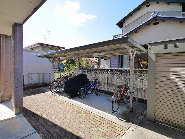 ＣＡＳＡ　ＡＬ　ＤＥＮＴＥ（カーサアルデンテ）のその他共用部分|屋根付きが便利な駐輪場です