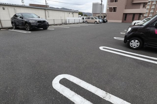 フォンテーヌの駐車場