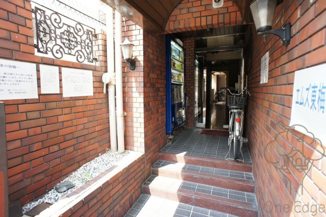エムズ東梅田のエントランス
