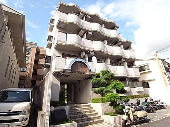 ジョイフル石屋川の外観