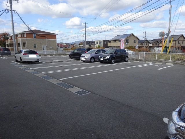 ハウスアイＤの駐車場