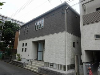【外観】 | 東急東横線「大倉山」駅より徒歩圏内！軽量鉄骨造2階建てアパートです☆「新横浜」駅も利用出来るので便利ですね♪