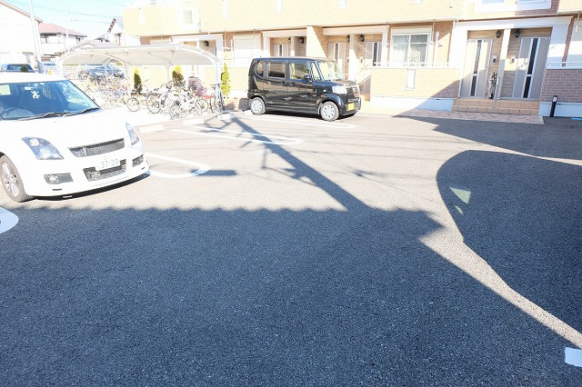ルシェリアⅠの駐車場