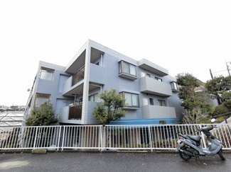 【外観】 | 最上階3方角部屋につき陽当り眺望良好！お天気の良い日にはランドマークタワーが望めます♪