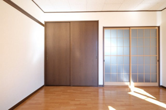 【洋室】 | ファミーユ長谷川 | 同タイプの別室画像です　現況優先でご了承ください