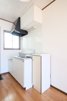 【キッチン】 | ファミーユ長谷川 | 同タイプの別室画像です　現況優先でご了承ください